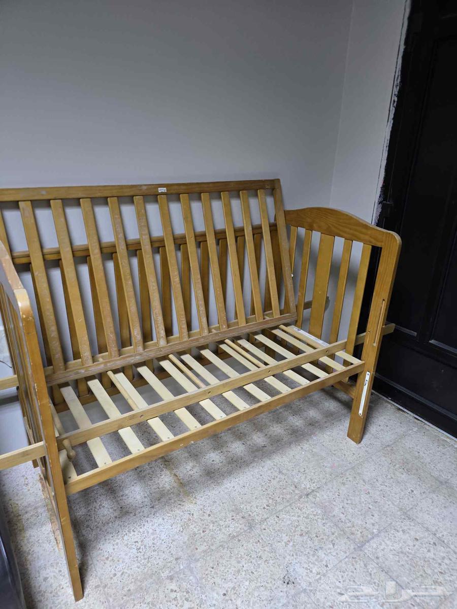 Furniture for donation, table and children's bed64514362373251110