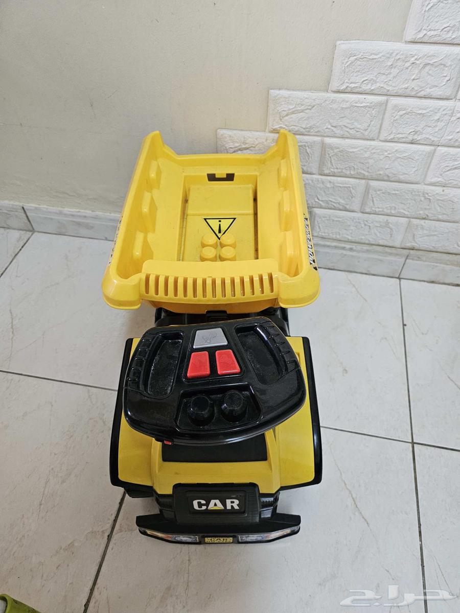 سيارة أطفال بصندوق قابل للفك والتركيب بحالة ممتازة 25ريال64514292700162111