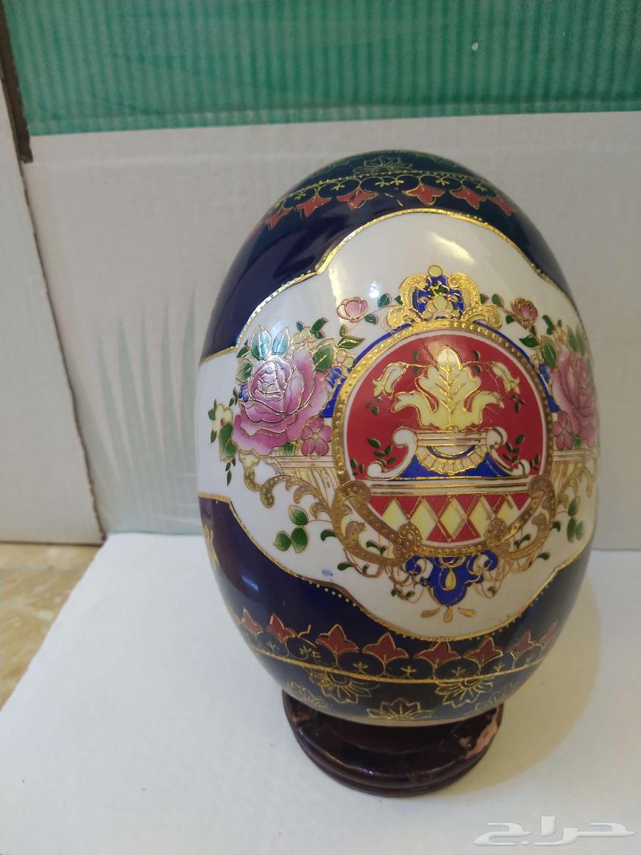 Antique collection (old radio cassette player, camera, jug, and decorated egg)64515221070593113