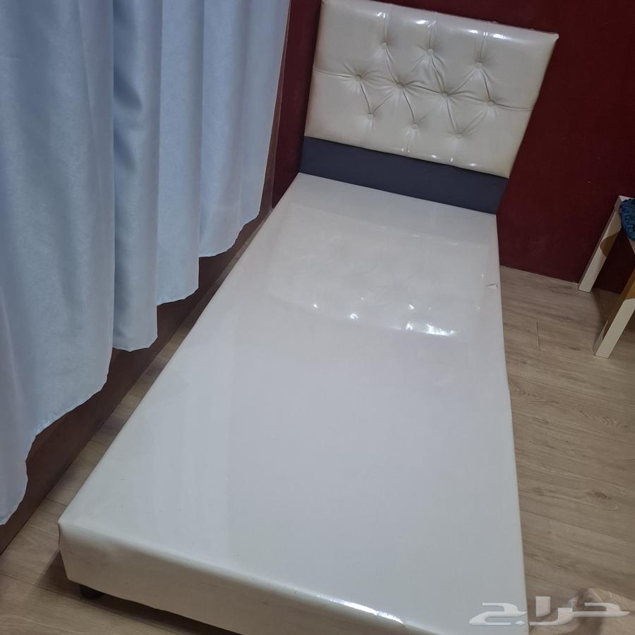 Two double beds used for two months, no scratches or defects64514775912194111