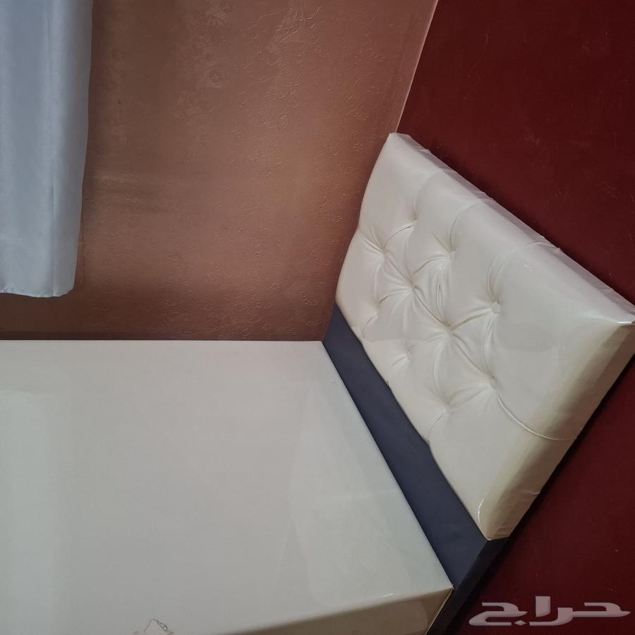 Two double beds used for two months, no scratches or defects64514775912194110