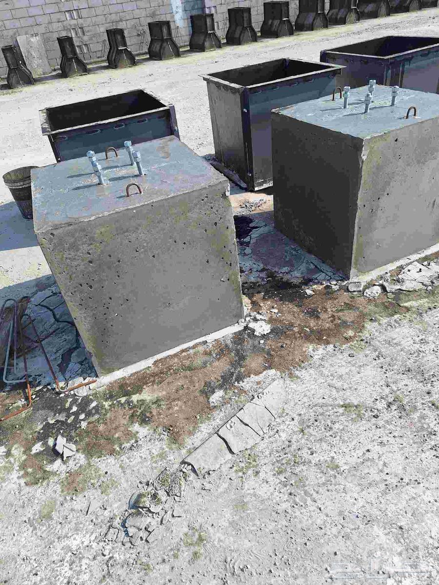 قواعد اناره جميع مستلزمات الخرسانه حواجز مصدات مناهيل64397907534338113