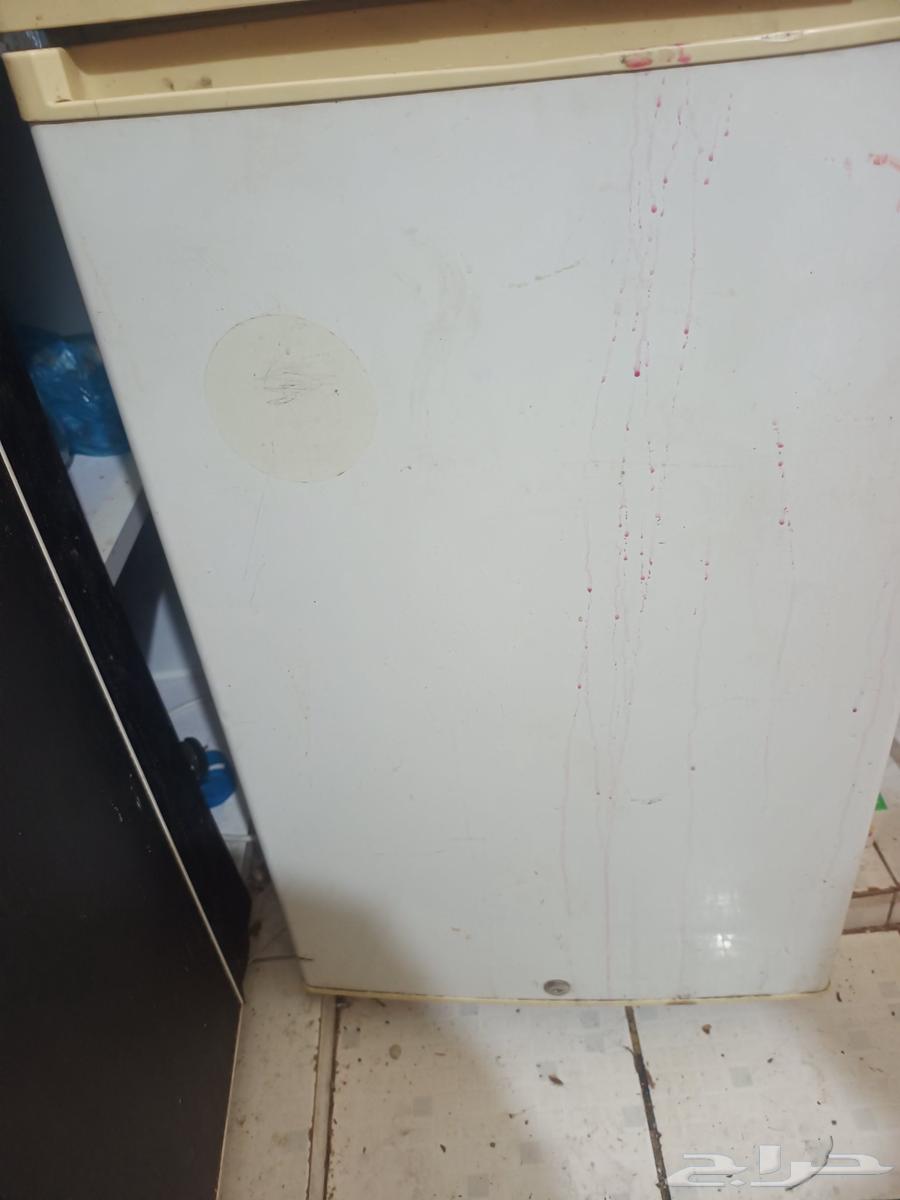 ثلاجة صغيرة بحالة جيدة كهرباء 110 للبيع64516787718145110