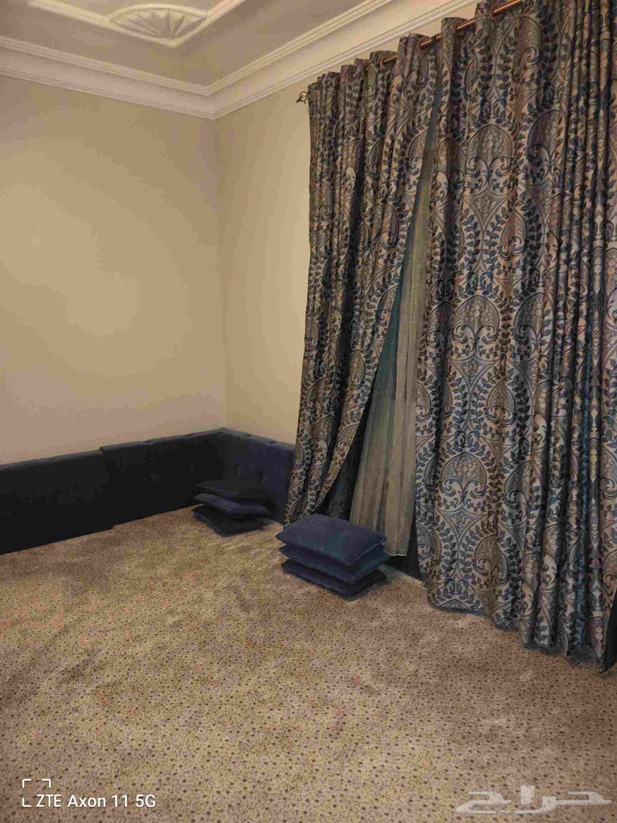 Clean curtain, cushions, and carpet (not for sale), anyone who wants to contact me64517178259458110