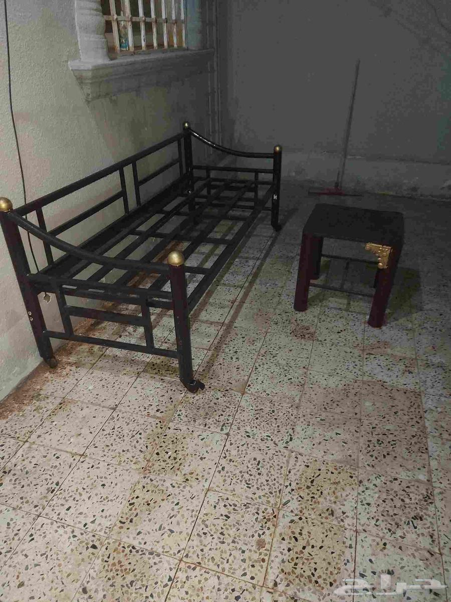 كرسي وطاولة للبيع64517406467202110