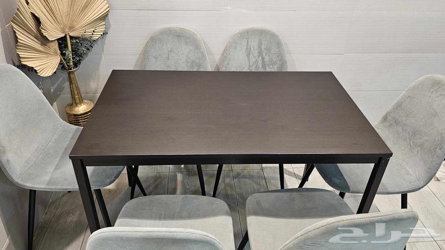 Dining table and 6 chairs64518181241986112