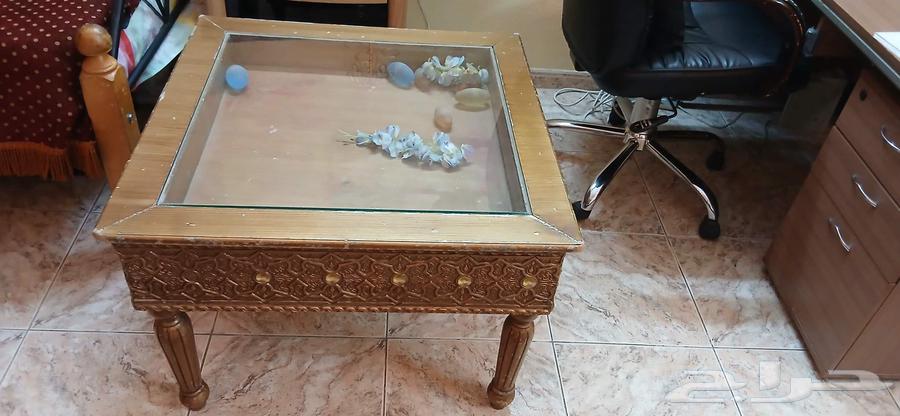 طاولات خشبية ومصابيح أرضية للبيع العاجل64511703418497110