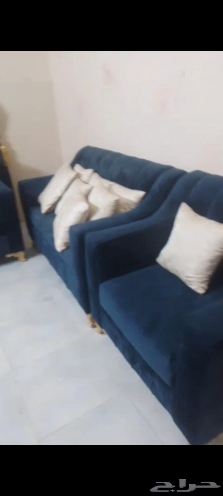 The sofa is new, I want 500 for it64518278540931111