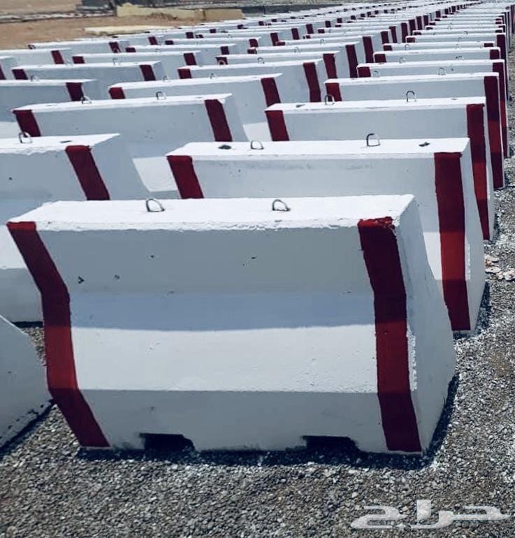 قواعد اناره جميع مستلزمات الخرسانه حواجز مصدات مناهيل64397907534338111