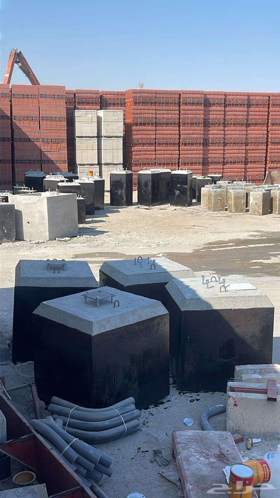 قواعد اناره جميع مستلزمات الخرسانه حواجز مصدات مناهيل64397907534338112