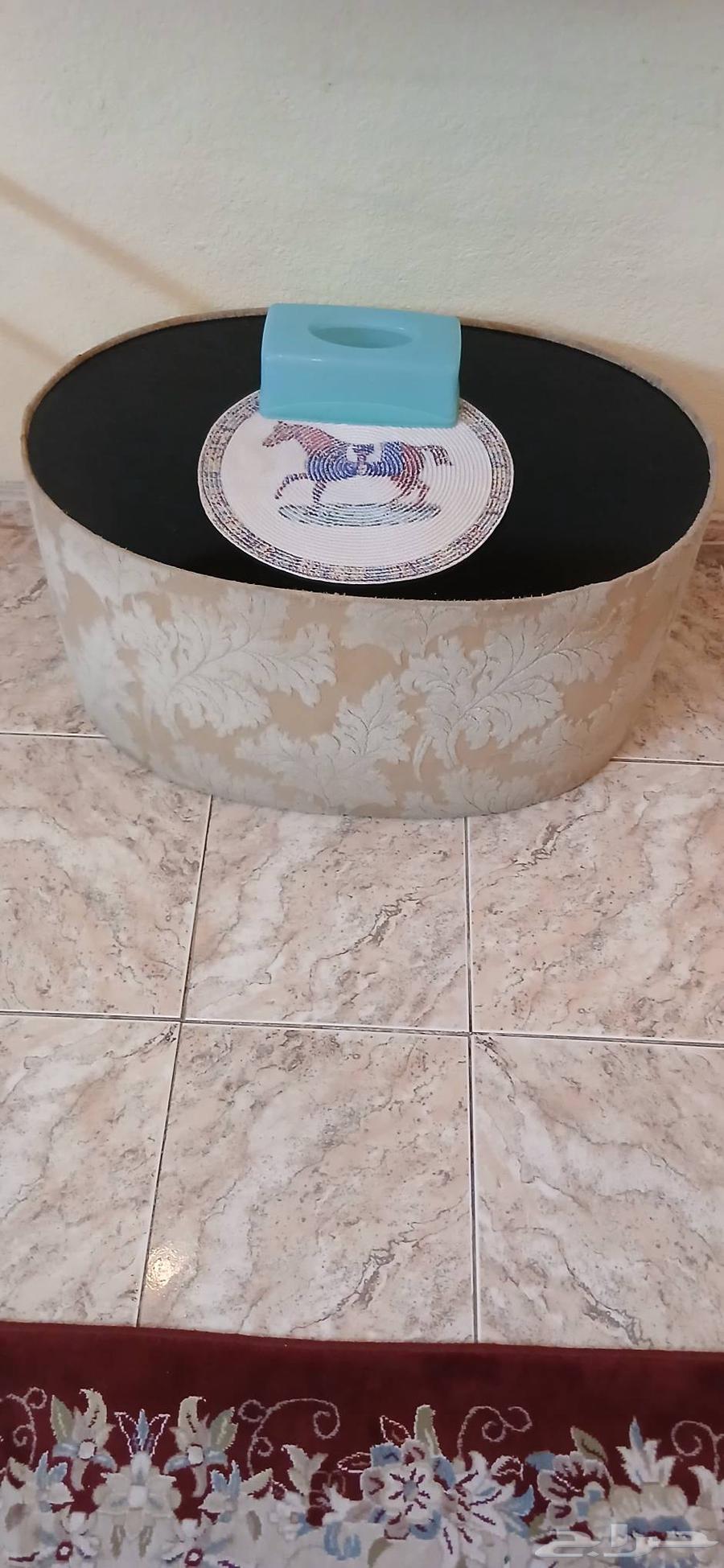 طاولات خشبية ومصابيح أرضية للبيع العاجل64511703418497111