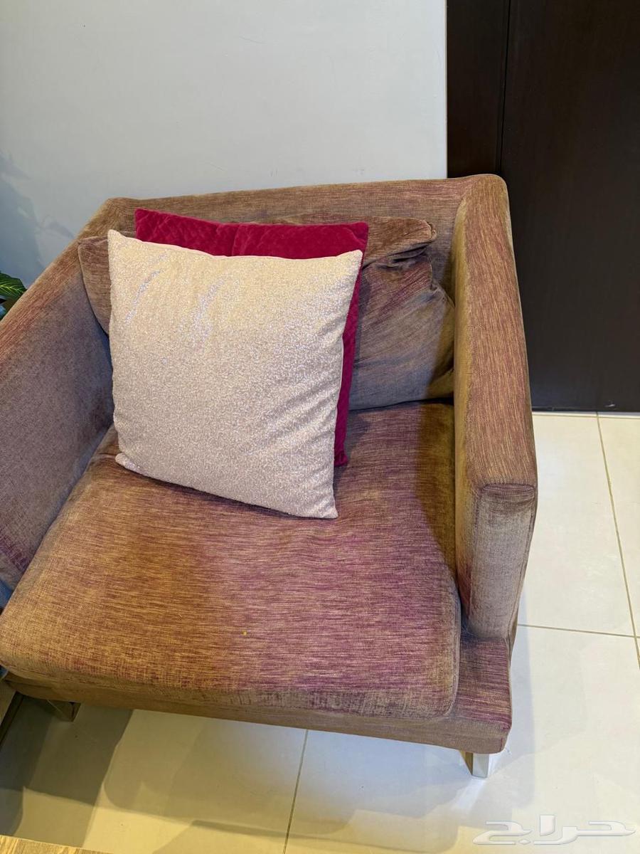 كنب للبيع بحالة ممتازة64517290618241114