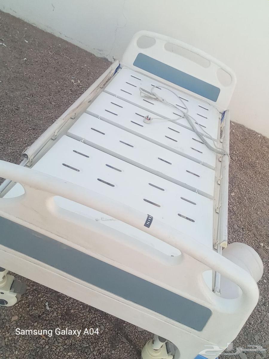 سرير طبي كهربائي بكامل أغراضه أستخدام فتره قصيره64512092691585111