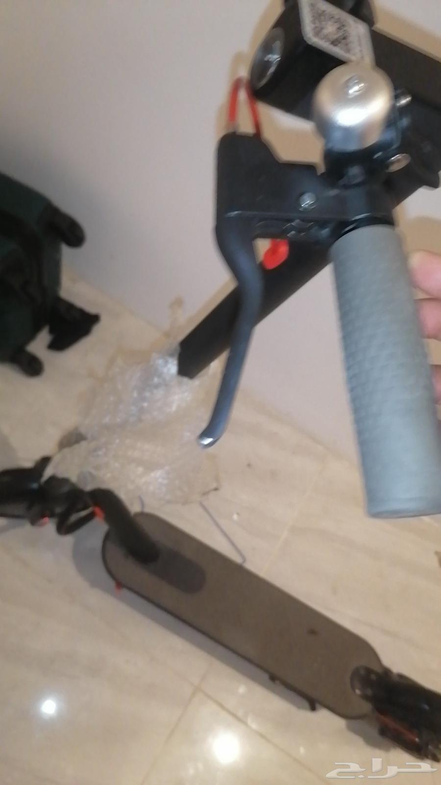 New scooter with missing accessories but has tires64525428221570110