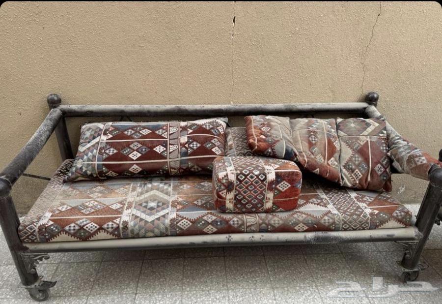 One iron seating set for sale due to no need, requires cleaning or replacement64524573293441110