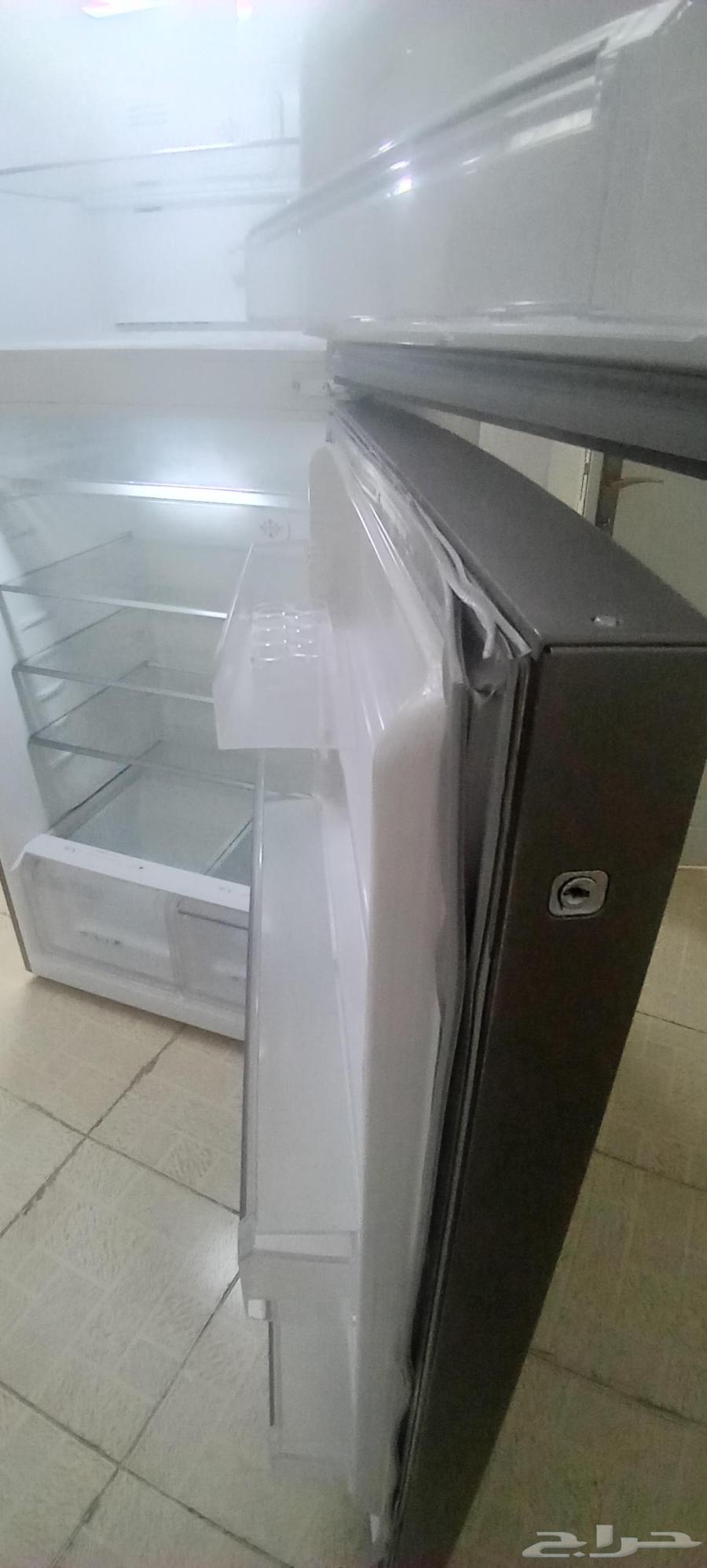 ثلاجة و فريزر بابين للبيع على الشرط ماهي خربانه64524130405121111