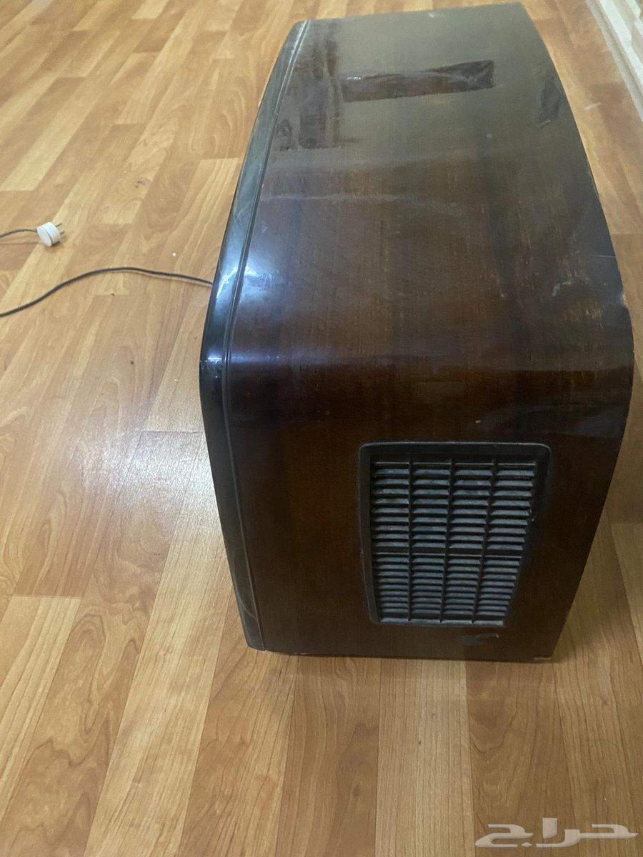 Old classic radio in excellent condition, price 1000 riyals64524905186434111
