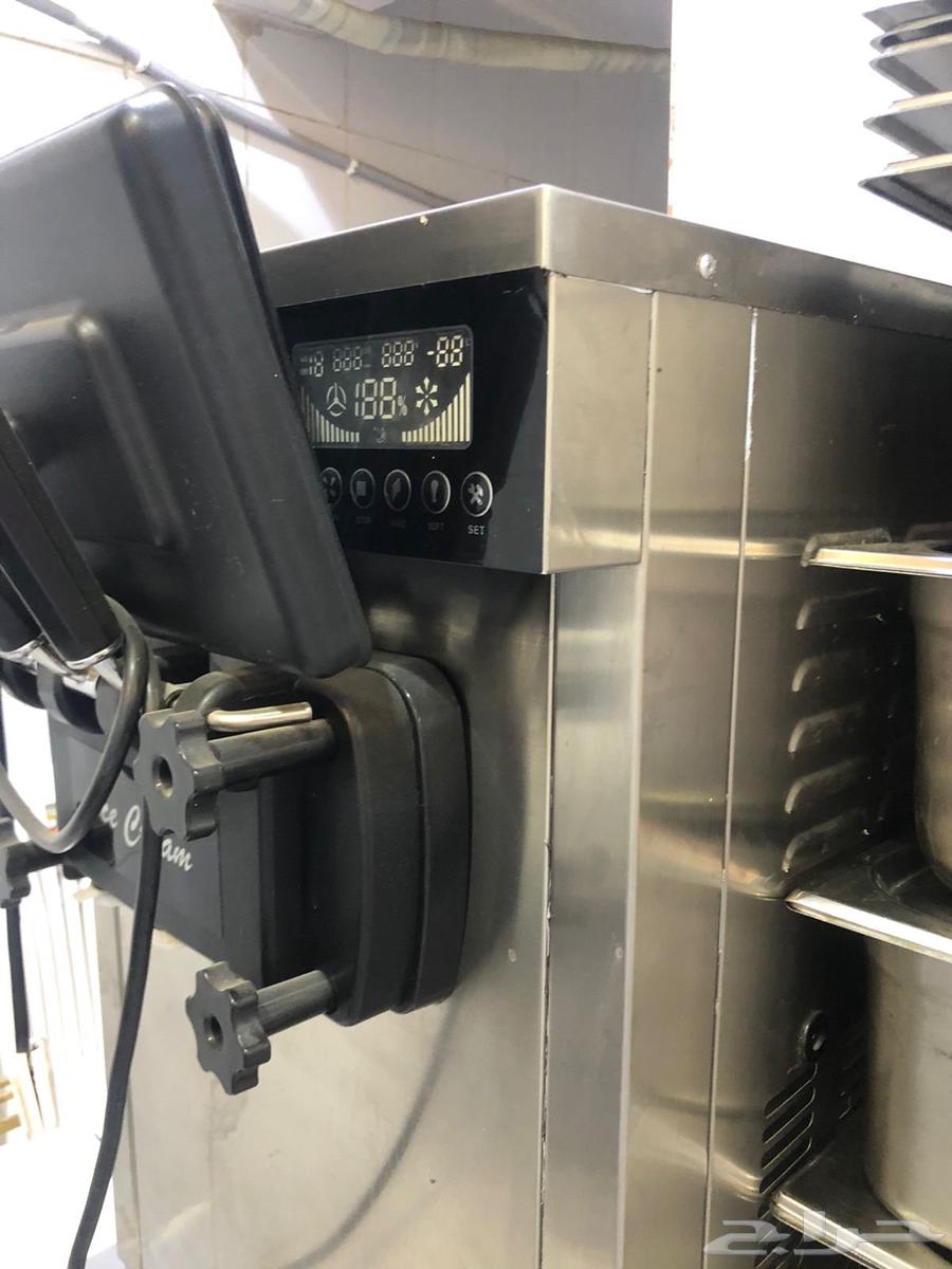 آلة ايس كريم كبيرة وآلة ايس كريم وسط والبيع للاثنين64524684391170111