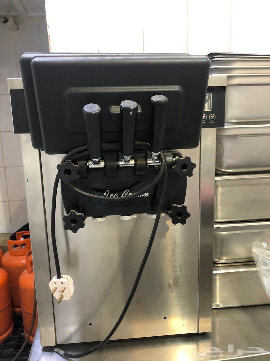 آلة ايس كريم كبيرة وآلة ايس كريم وسط والبيع للاثنين64524684391170113