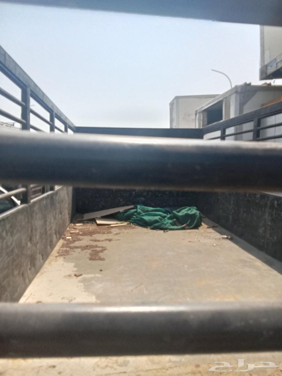 للبيع صندوق شبك 4 متر و80 عرض من بره 215 حالها ممتازه64521168890627111
