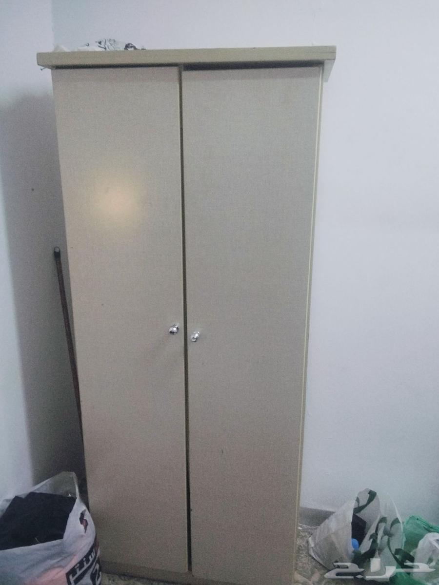 دولاب مستخدم نظيف للبيع ..64524990407554110