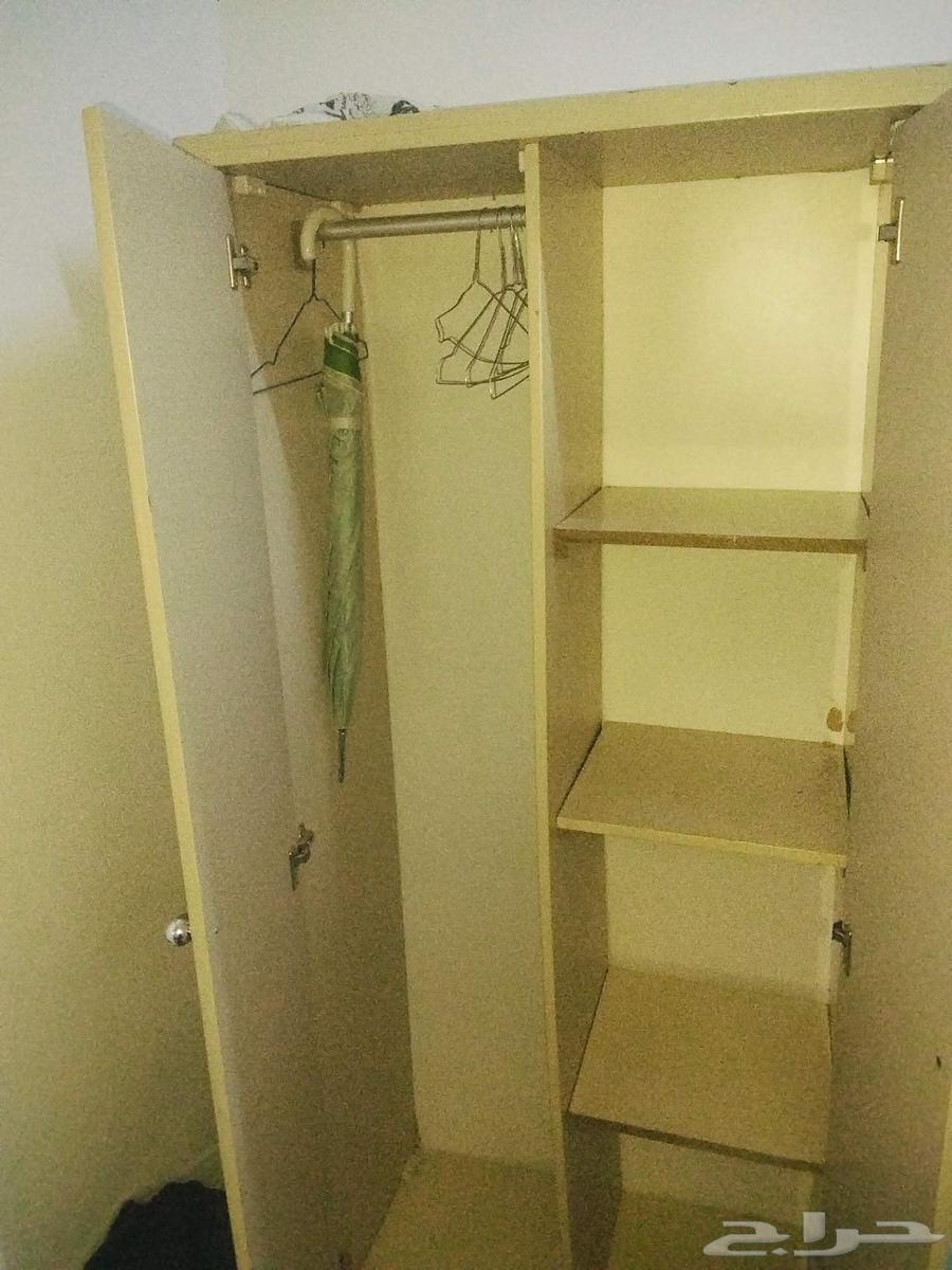 دولاب مستخدم نظيف للبيع ..64524990407554112