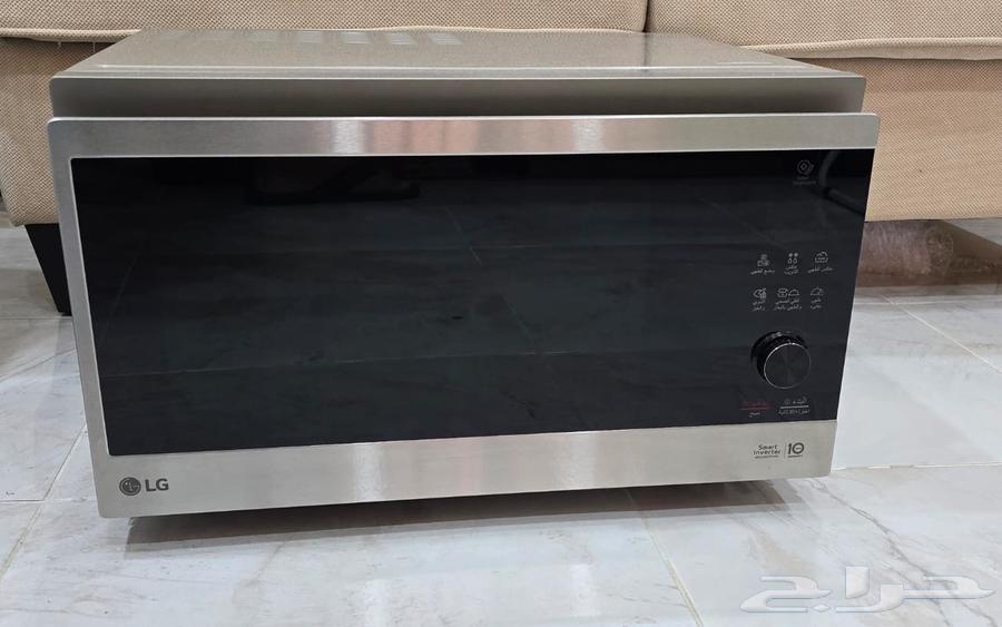 LG Microwave and Convection Oven with Grill. Almost New64526162060675110