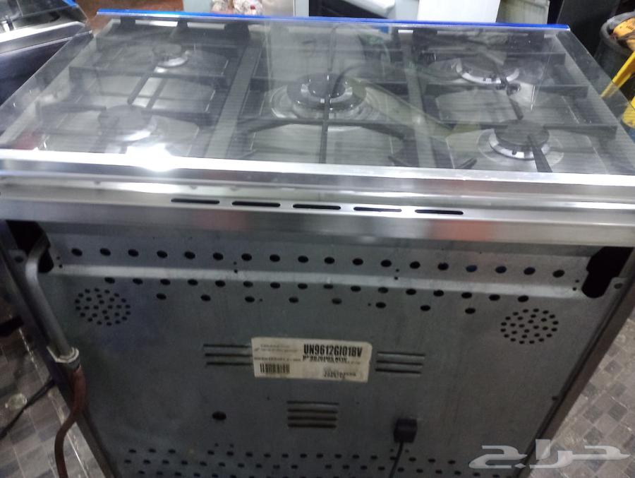 للبيع فرن ايطالي جليم غاز اصلي مقاس60 90 موجود في المحل جده64519469184899112