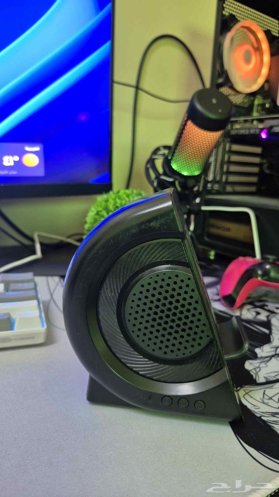 Three in one charger, Bluetooth, and clock comes with its charger64522359135234111