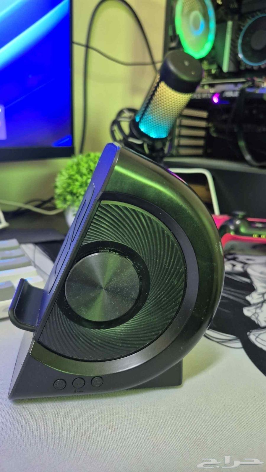 Three in one charger, Bluetooth, and clock comes with its charger64522359135234114