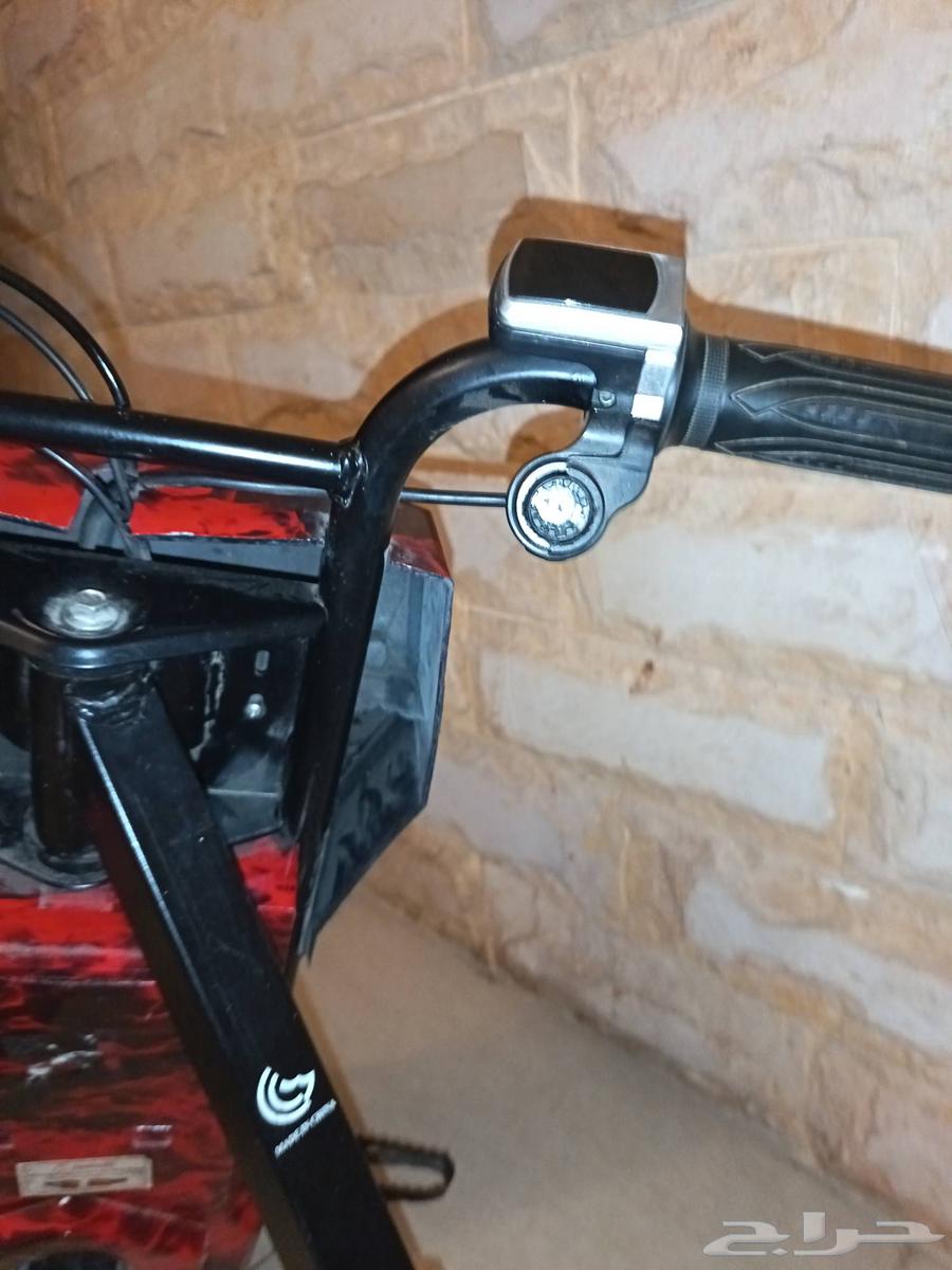 سكوتر احمر ليس معه سلك و بطاريه خربانه والكفر الخلف خربان64521723460995110