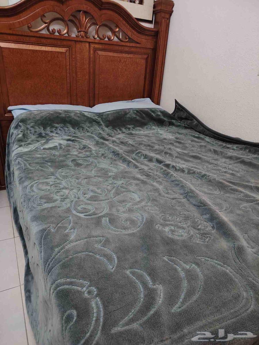 Single and a half bedroom in excellent condition, no damage, for sale at negotiable price...64522359142914111