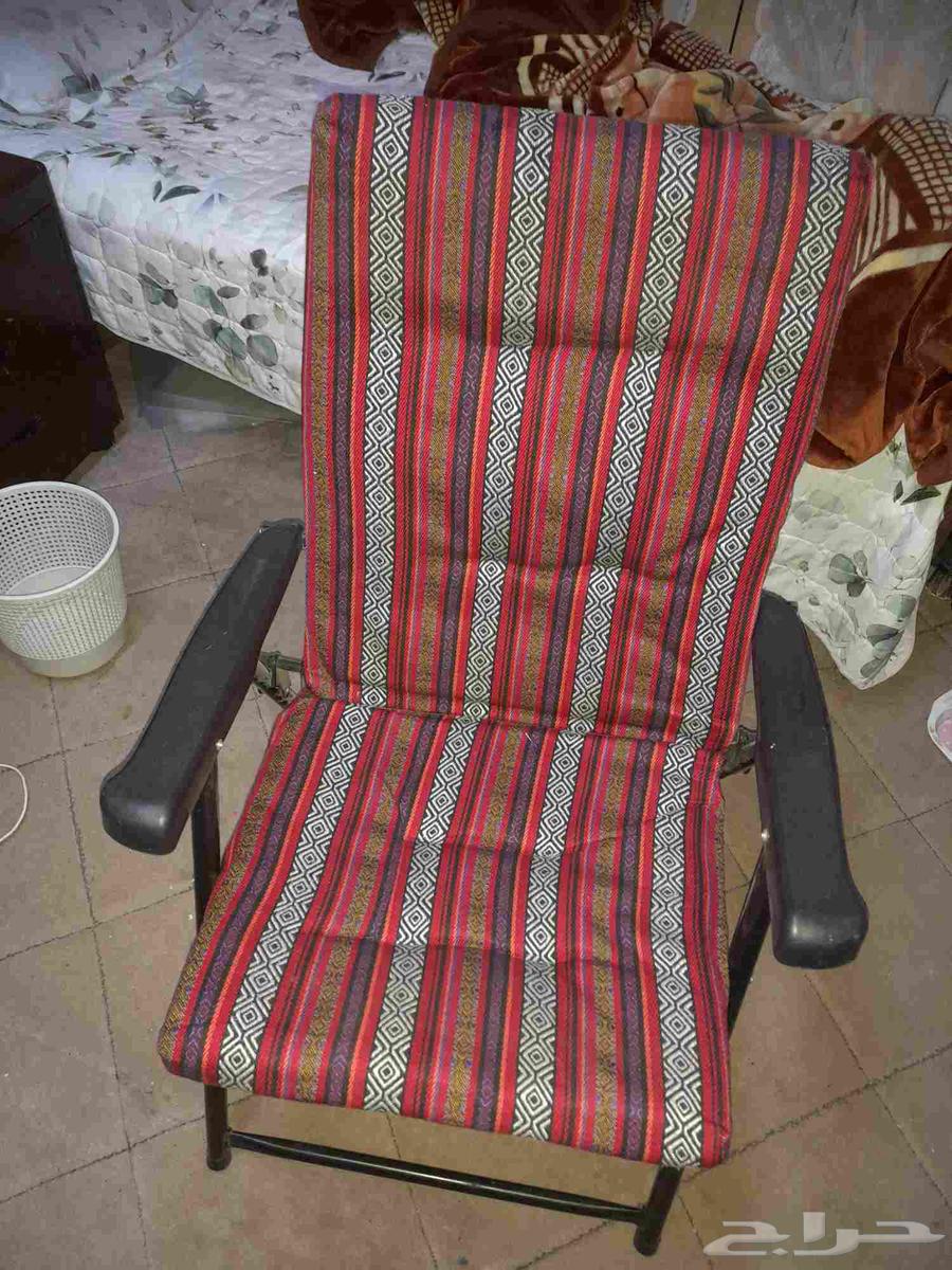 For sale, 2 chairs in like-new condition, one suitable for outdoor trips64526383753602112