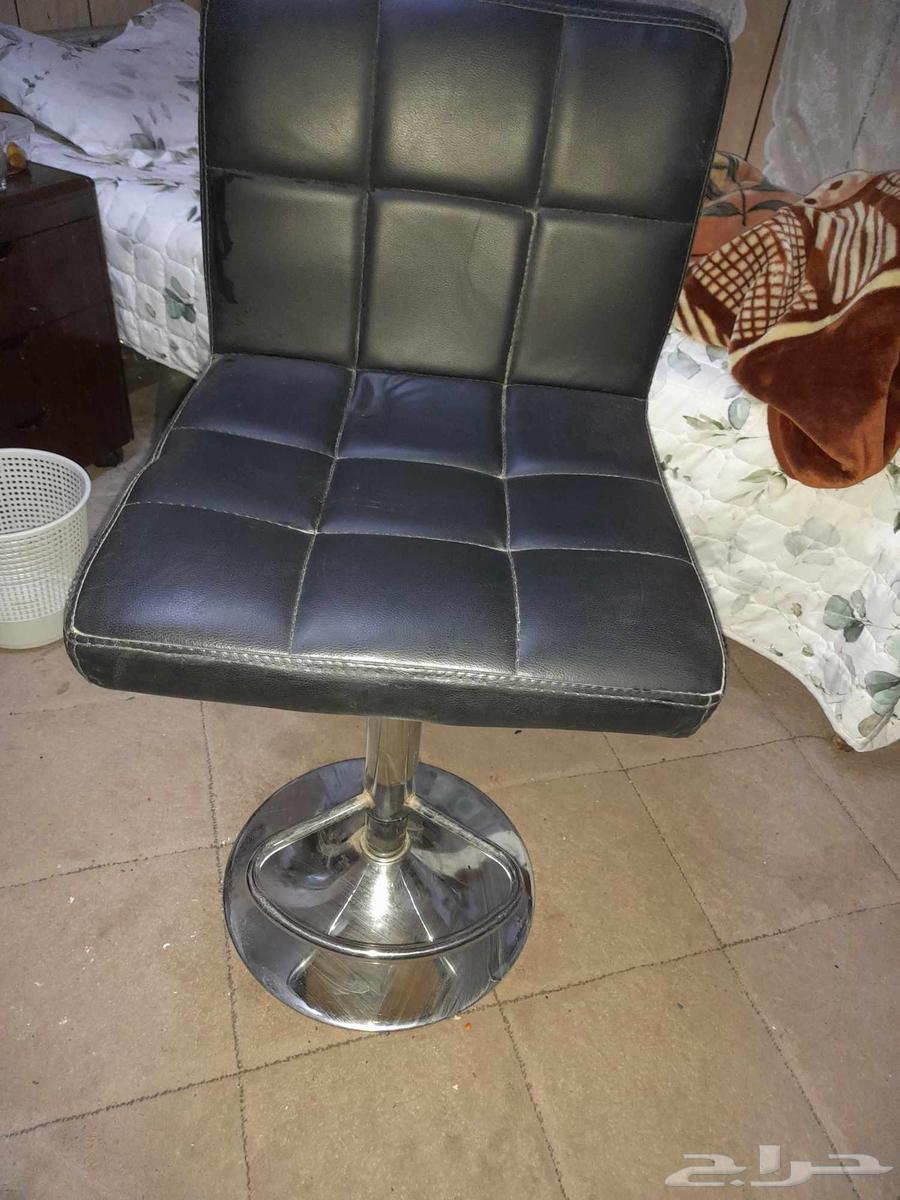 For sale, 2 chairs in like-new condition, one suitable for outdoor trips64526383753602110