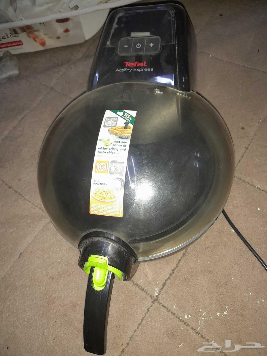 For sale, 2 chairs in like-new condition, one suitable for outdoor trips64526383753602114