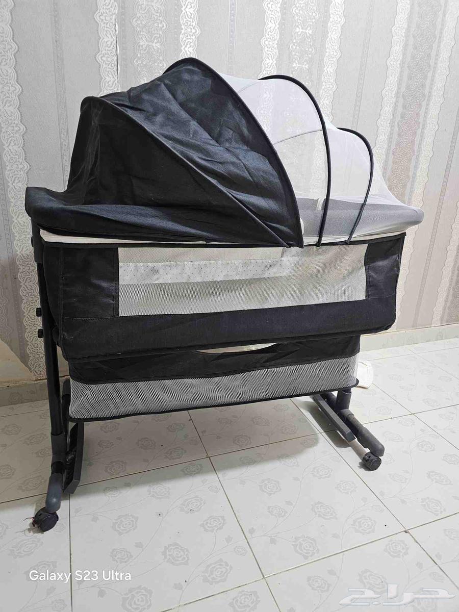 سرير اطفال نضيف مره وكنب ارضي وثلاجه صغيره ويوجد كنب L64519610736257110