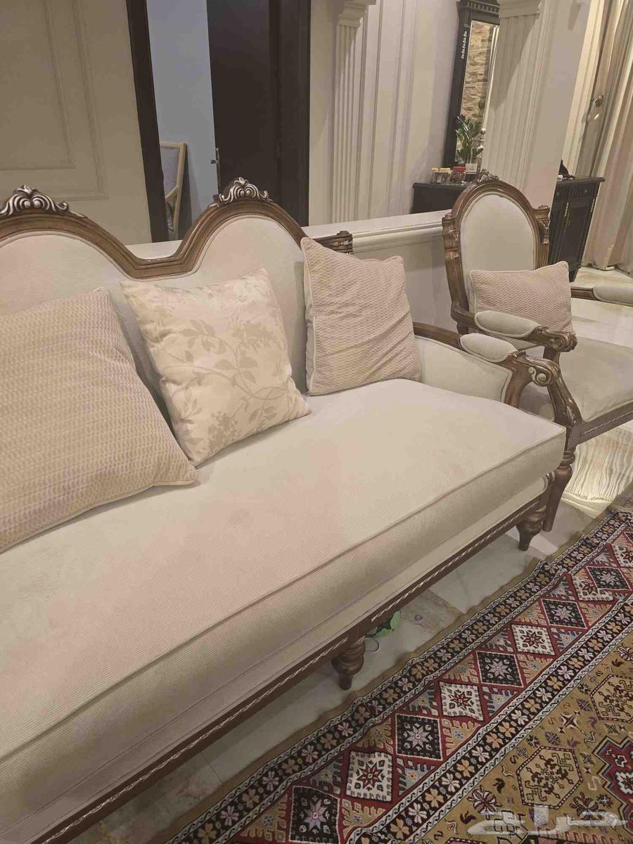 طقمين كنب بحالة جيدة يكفي 20 شخص64517605159553110