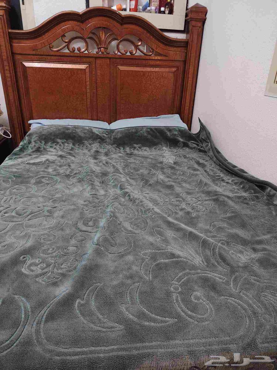 Single and a half bedroom in excellent condition, no damage, for sale at negotiable price...64522359142914112