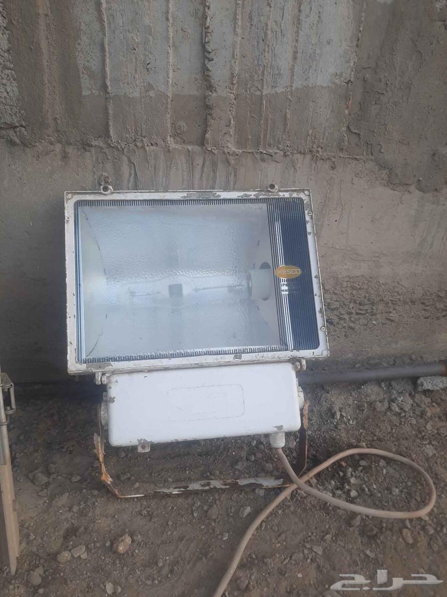 كشافات 2 عمومي وواحد مربع64507332764417110