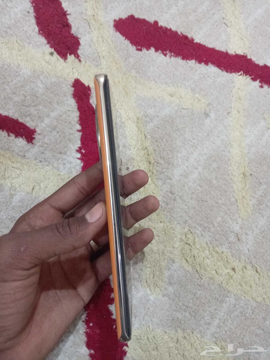 Honor x9b has only a scratch on the glass64524932791683111