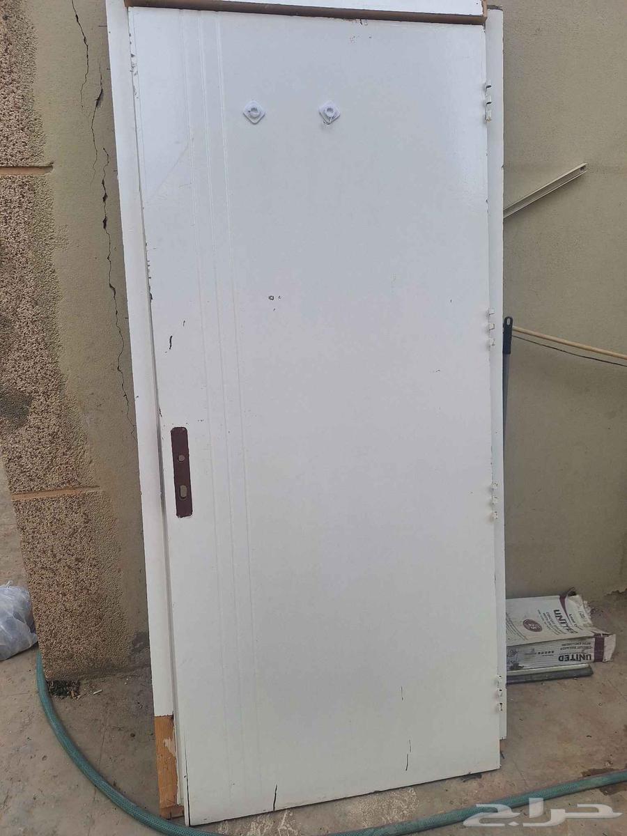 باب خشب بحالة الجديد مع الحلق64522288071170110