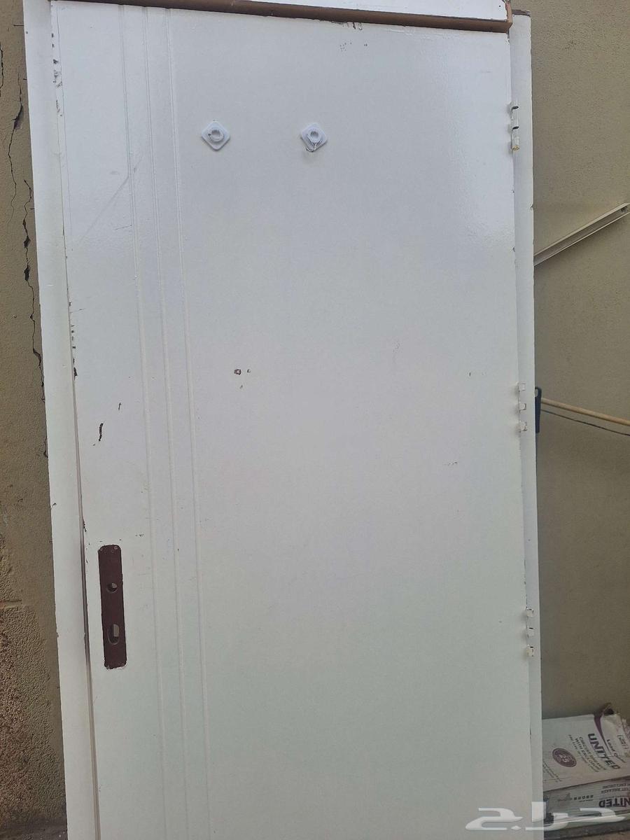 باب خشب بحالة الجديد مع الحلق64522288071170111