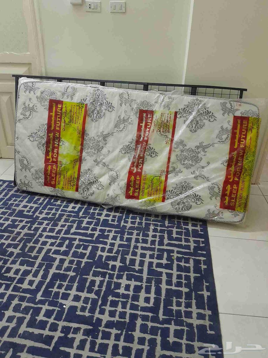 سرير مع المرتبه جداد لم تستعمل بعد 130ريال64521766327042110