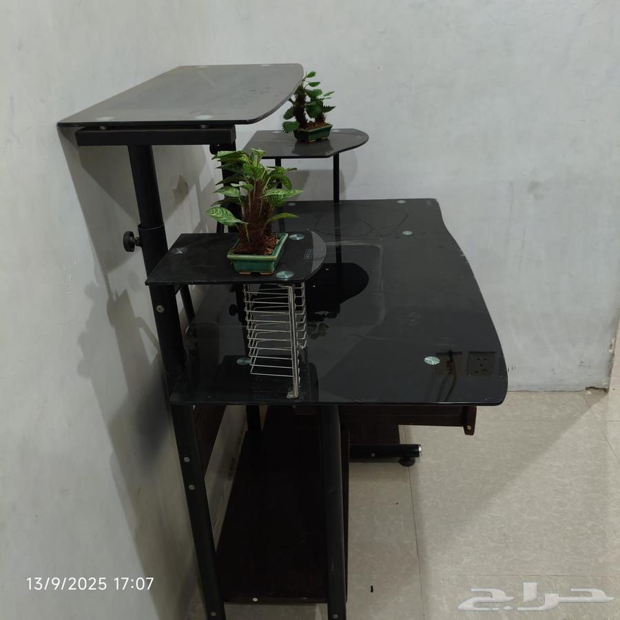 طاولة كمبيوتر للبيع64520332613251110