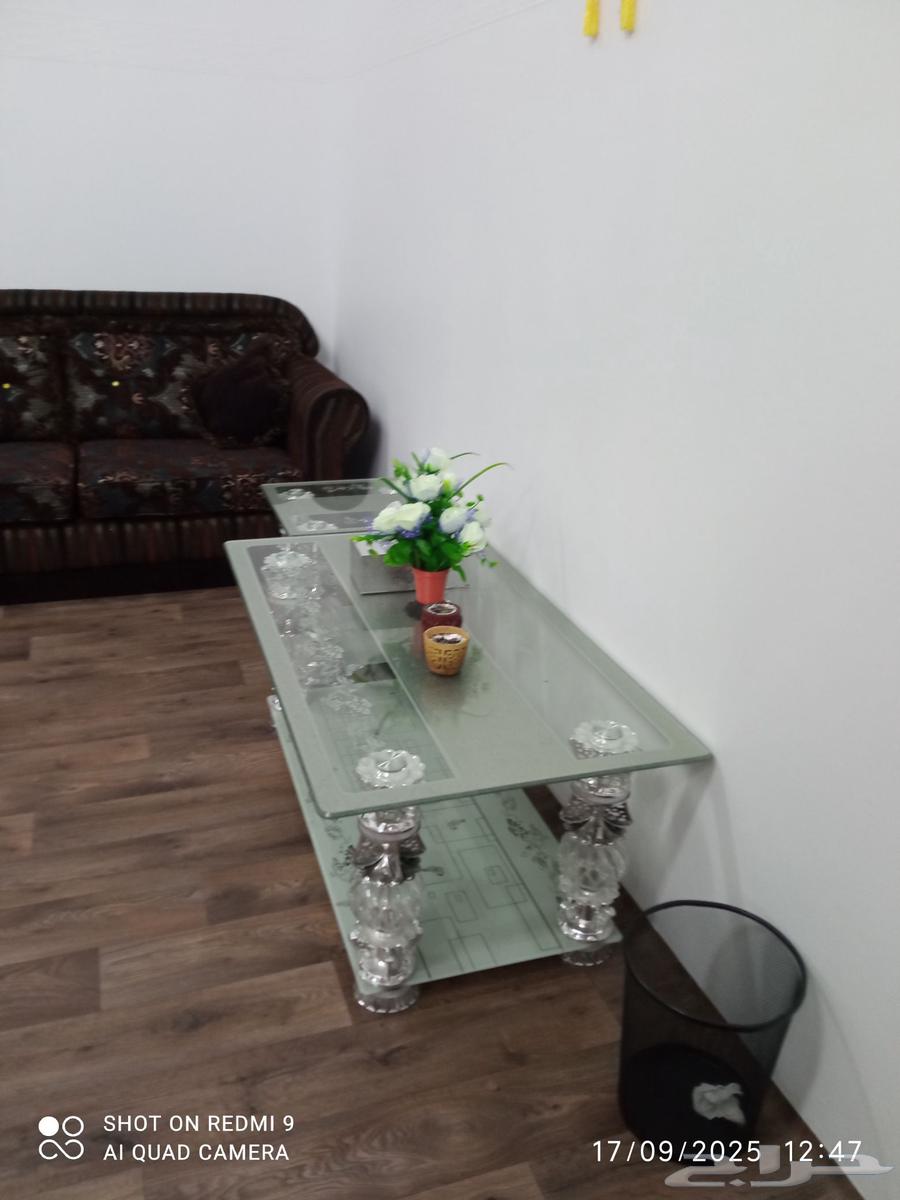 طقم كنب نظيف جداا معا الفرش الأرض و5طاولات خدمه 400ريال64521836642433112