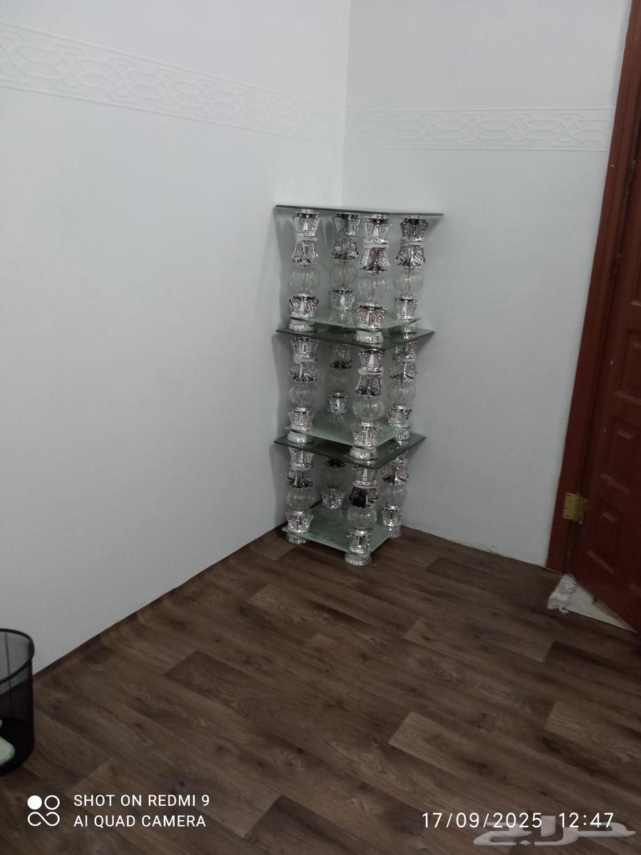 طقم كنب نظيف جداا معا الفرش الأرض و5طاولات خدمه 400ريال64521836642433111