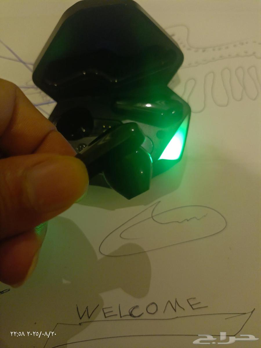 Semi-new Bluetooth gaming headset, only the box is new to save another headset64524990300673110