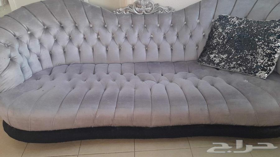 Used sofa in good condition, 3 large pieces and 4 single chairs and 3 tables64527052898689114