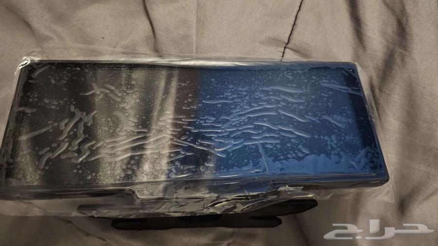 Easy-to-install screen64524684413314110