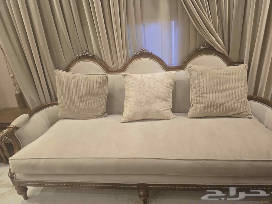 طقمين كنب بحالة جيدة يكفي 20 شخص64517605159553111